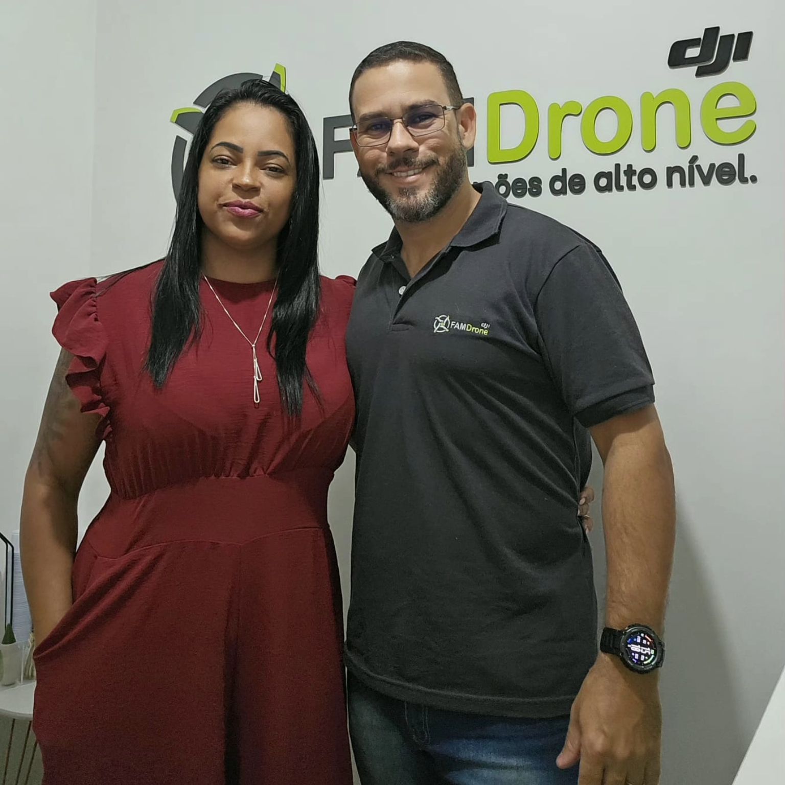 Equipe da FAM Drone na recepção da sala comercial localizada na Pechincha, Rio de Janeiro